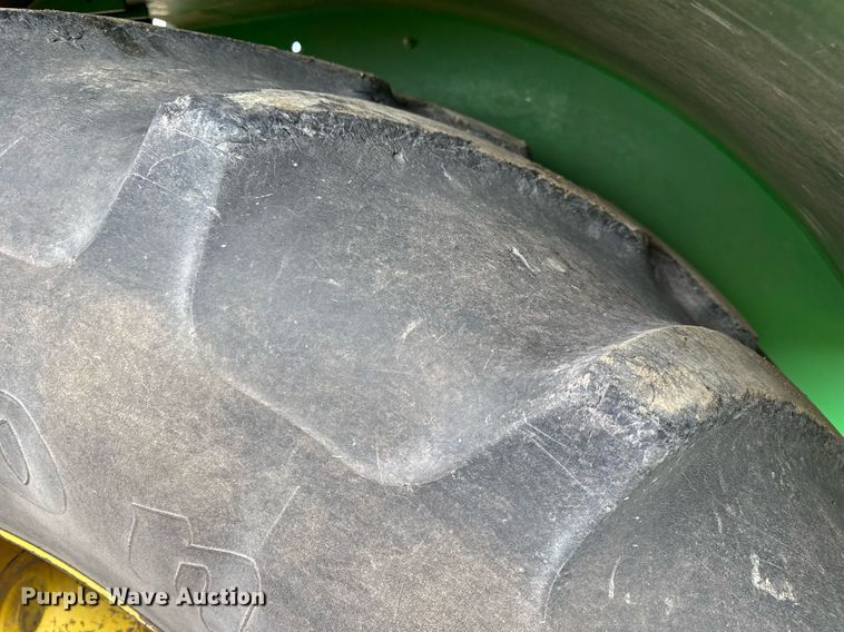 image for item DV4109 2015 John Deere 9520R Scraper Special 4WD tractor