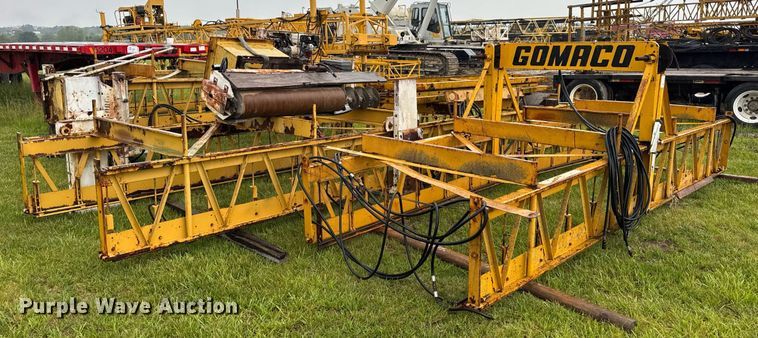 image for item DV4114 Gomaco C-450 bridge deck finisher