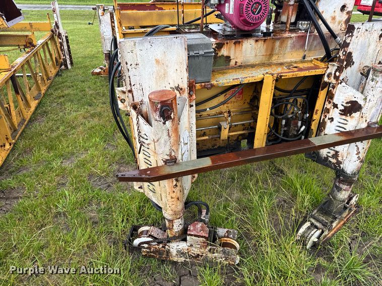 image for item DV4114 Gomaco C-450 bridge deck finisher