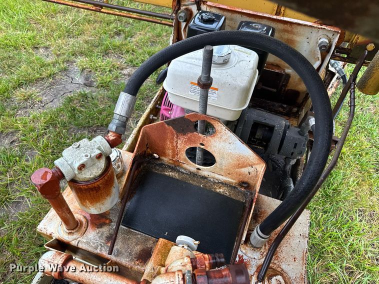 image for item DV4114 Gomaco C-450 bridge deck finisher