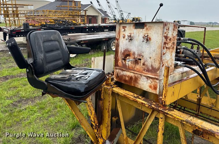 image for item DV4114 Gomaco C-450 bridge deck finisher