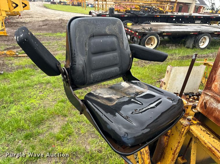 image for item DV4114 Gomaco C-450 bridge deck finisher