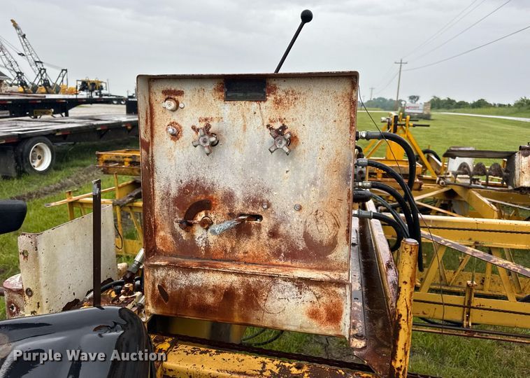 image for item DV4114 Gomaco C-450 bridge deck finisher