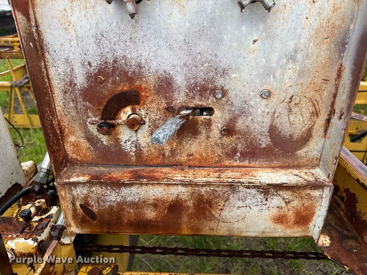 image for item DV4114 Gomaco C-450 bridge deck finisher