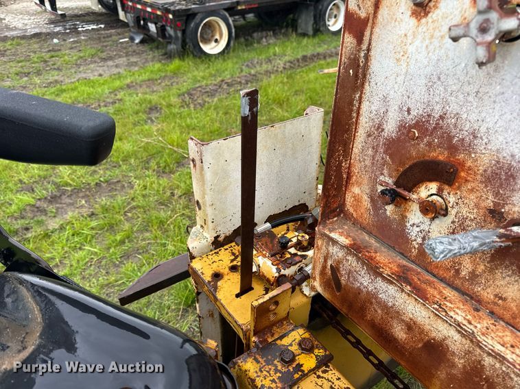 image for item DV4114 Gomaco C-450 bridge deck finisher