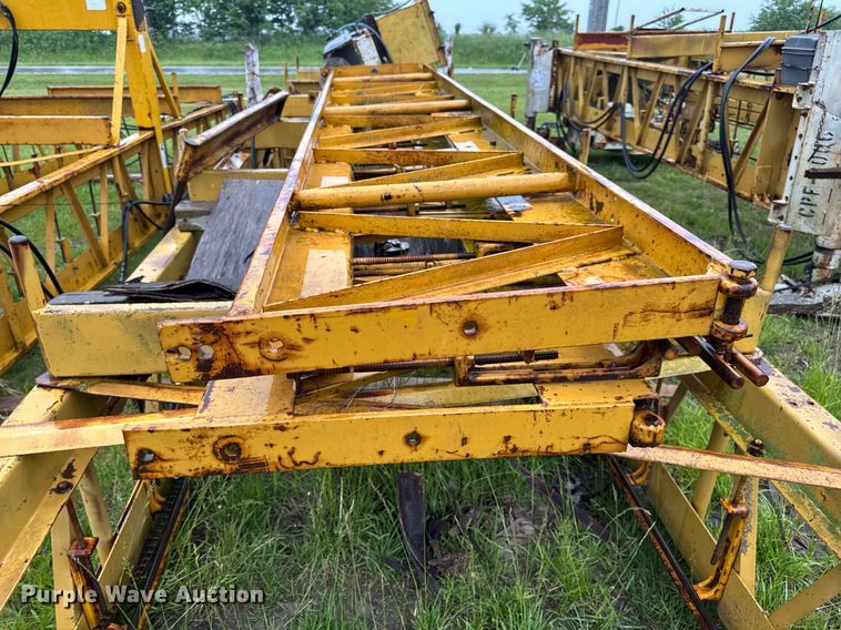 image for item DV4114 Gomaco C-450 bridge deck finisher