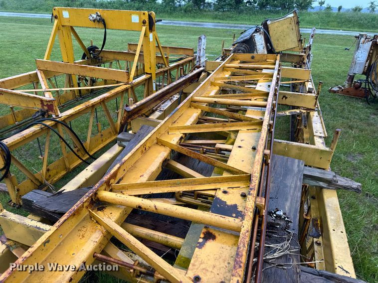 image for item DV4114 Gomaco C-450 bridge deck finisher