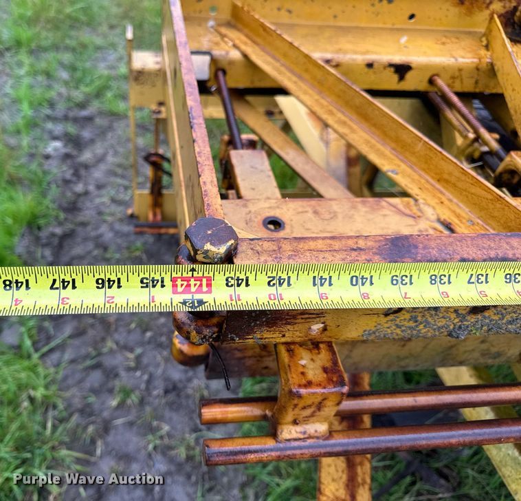 image for item DV4114 Gomaco C-450 bridge deck finisher