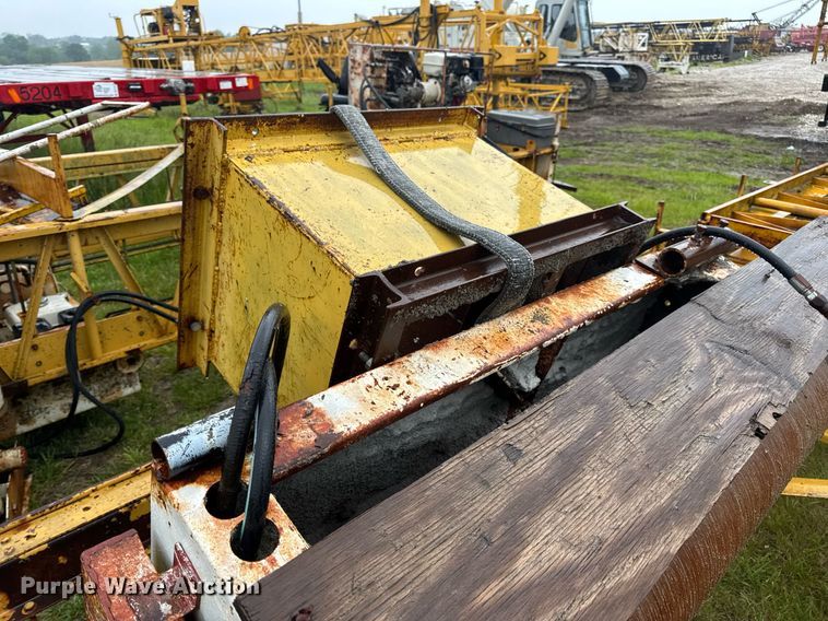 image for item DV4114 Gomaco C-450 bridge deck finisher