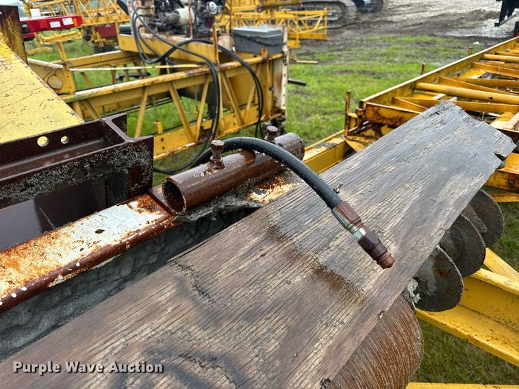 image for item DV4114 Gomaco C-450 bridge deck finisher