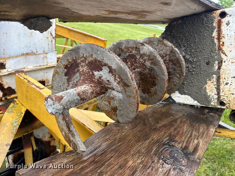 image for item DV4114 Gomaco C-450 bridge deck finisher