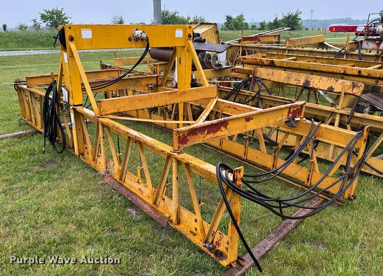 image for item DV4114 Gomaco C-450 bridge deck finisher