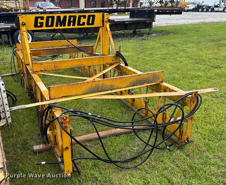 image for item DV4114 Gomaco C-450 bridge deck finisher