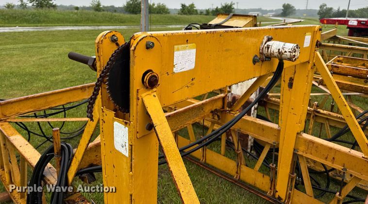 image for item DV4114 Gomaco C-450 bridge deck finisher