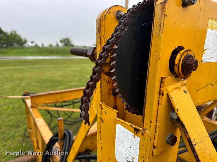 image for item DV4114 Gomaco C-450 bridge deck finisher