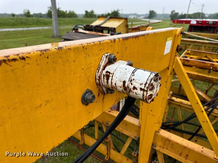 image for item DV4114 Gomaco C-450 bridge deck finisher