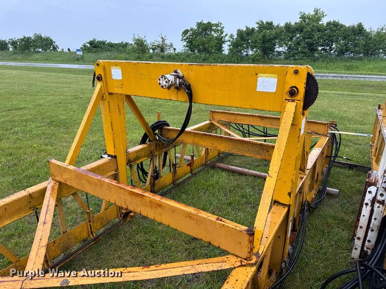 image for item DV4114 Gomaco C-450 bridge deck finisher