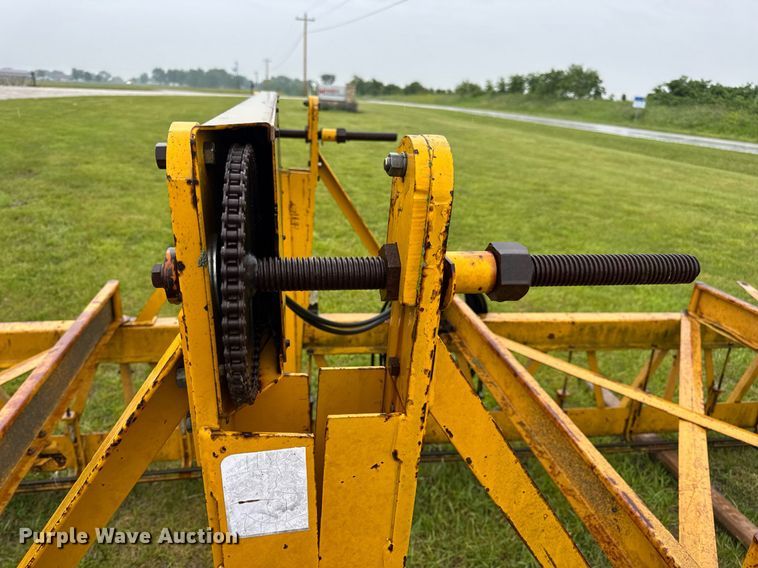 image for item DV4114 Gomaco C-450 bridge deck finisher