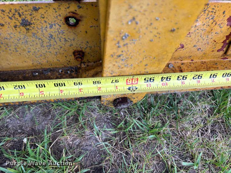 image for item DV4114 Gomaco C-450 bridge deck finisher