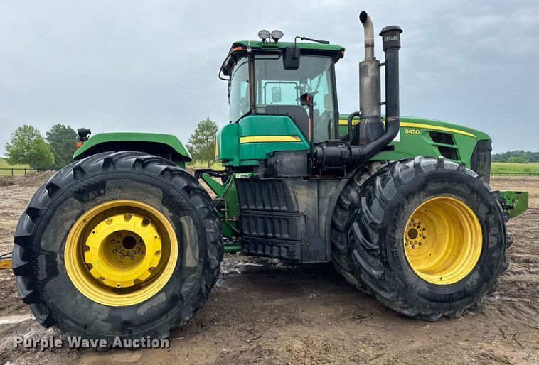 image for item DV4117 2010 John Deere 9430 Scraper Special 4WD tractor