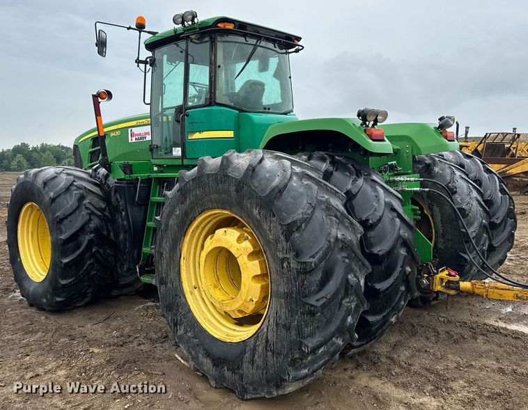 image for item DV4117 2010 John Deere 9430 Scraper Special 4WD tractor