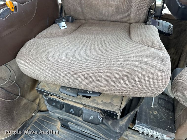 image for item DV4117 2010 John Deere 9430 Scraper Special 4WD tractor