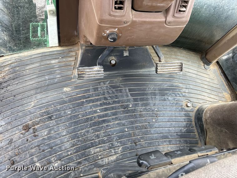 image for item DV4117 2010 John Deere 9430 Scraper Special 4WD tractor