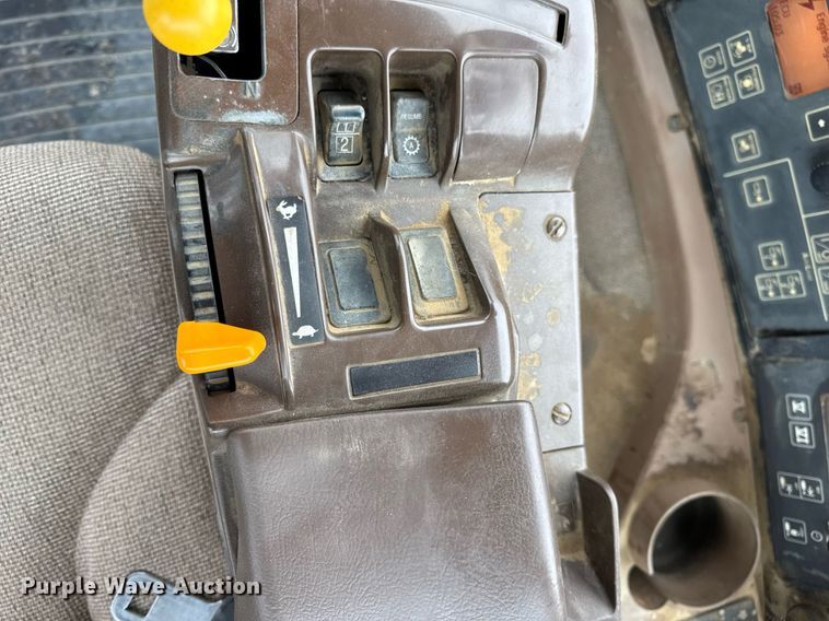 image for item DV4117 2010 John Deere 9430 Scraper Special 4WD tractor