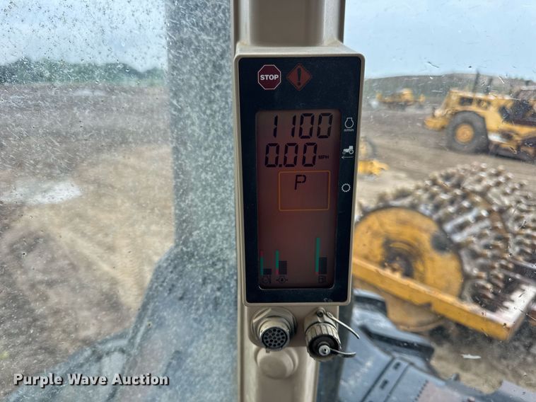 image for item DV4117 2010 John Deere 9430 Scraper Special 4WD tractor