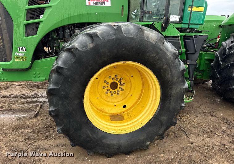 image for item DV4117 2010 John Deere 9430 Scraper Special 4WD tractor