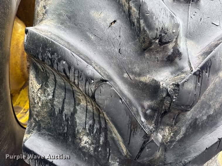 image for item DV4117 2010 John Deere 9430 Scraper Special 4WD tractor