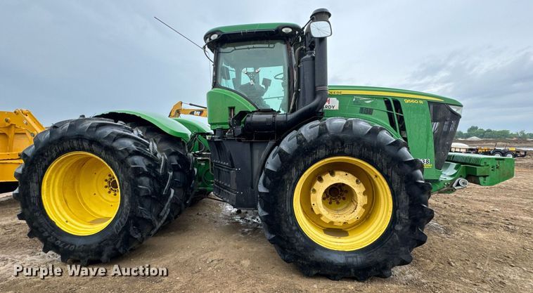 image for item DV4118 2013 John Deere 9560R Scraper Special 4WD tractor