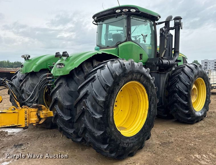 image for item DV4118 2013 John Deere 9560R Scraper Special 4WD tractor