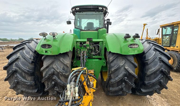 image for item DV4118 2013 John Deere 9560R Scraper Special 4WD tractor