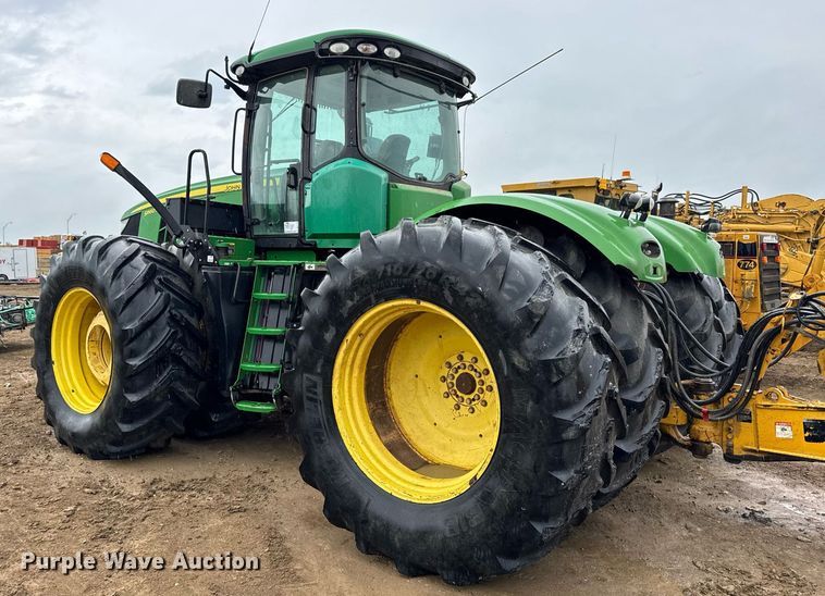 image for item DV4118 2013 John Deere 9560R Scraper Special 4WD tractor