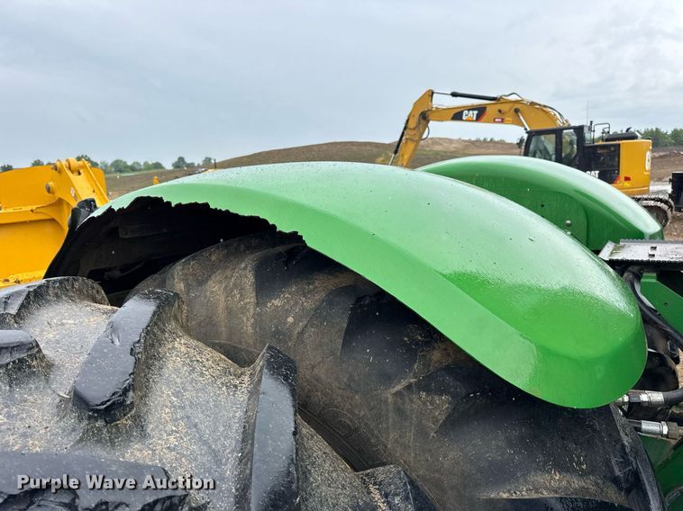 image for item DV4118 2013 John Deere 9560R Scraper Special 4WD tractor