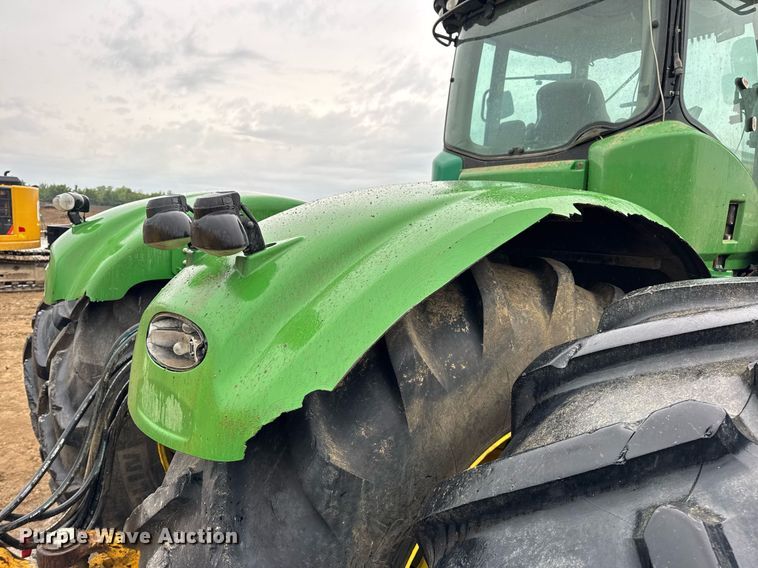 image for item DV4118 2013 John Deere 9560R Scraper Special 4WD tractor