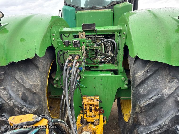 image for item DV4118 2013 John Deere 9560R Scraper Special 4WD tractor