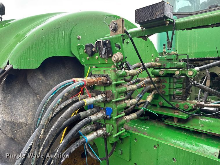 image for item DV4118 2013 John Deere 9560R Scraper Special 4WD tractor