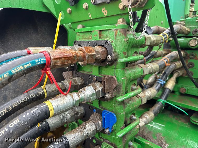 image for item DV4118 2013 John Deere 9560R Scraper Special 4WD tractor