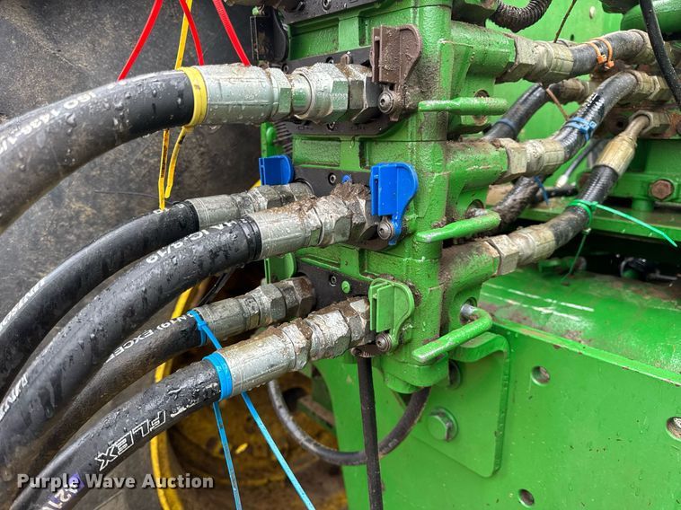 image for item DV4118 2013 John Deere 9560R Scraper Special 4WD tractor