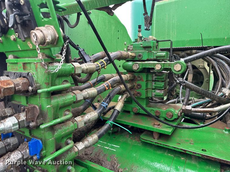 image for item DV4118 2013 John Deere 9560R Scraper Special 4WD tractor