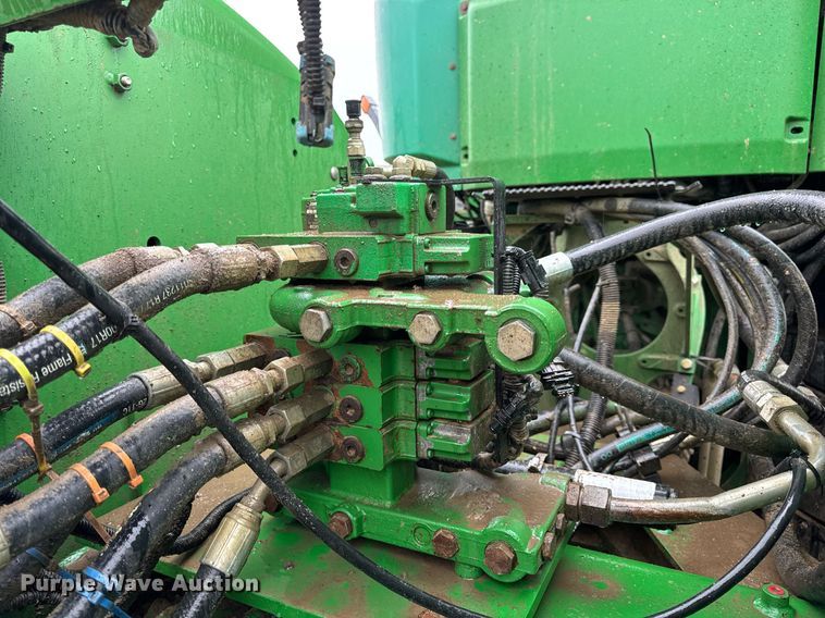 image for item DV4118 2013 John Deere 9560R Scraper Special 4WD tractor