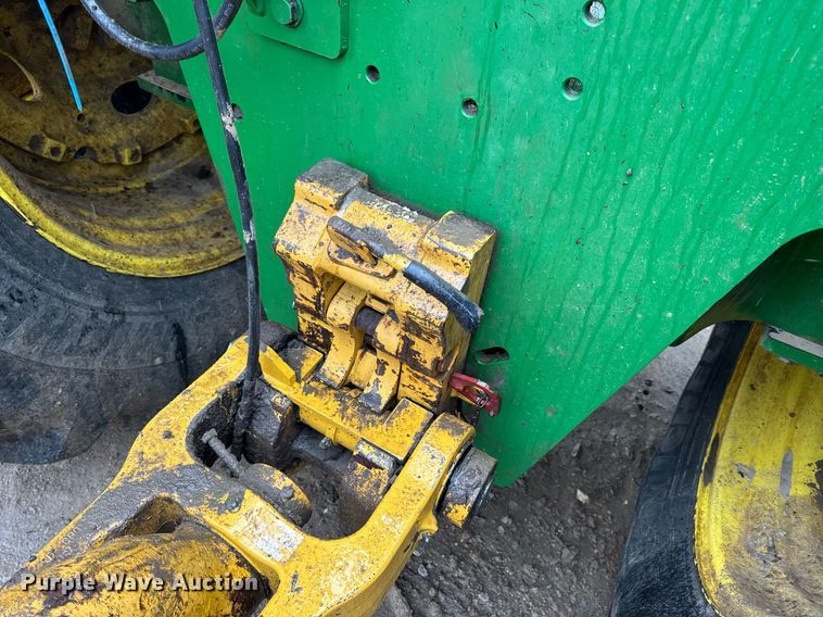 image for item DV4118 2013 John Deere 9560R Scraper Special 4WD tractor