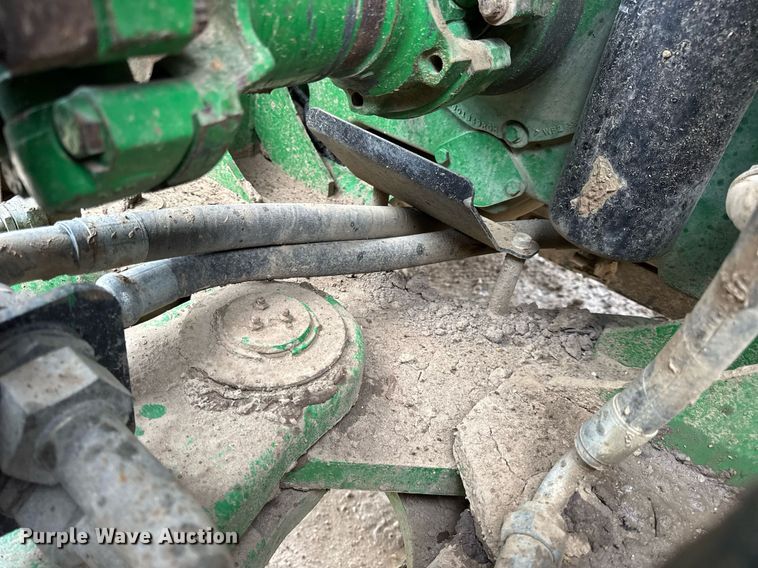 image for item DV4118 2013 John Deere 9560R Scraper Special 4WD tractor