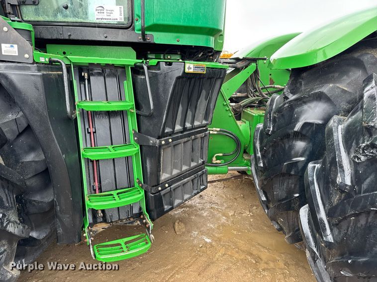 image for item DV4118 2013 John Deere 9560R Scraper Special 4WD tractor