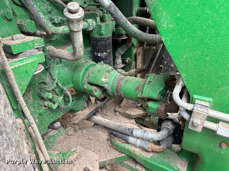 image for item DV4118 2013 John Deere 9560R Scraper Special 4WD tractor