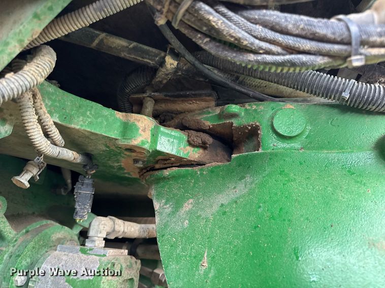 image for item DV4118 2013 John Deere 9560R Scraper Special 4WD tractor