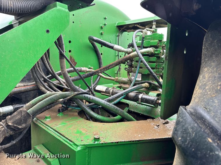 image for item DV4118 2013 John Deere 9560R Scraper Special 4WD tractor