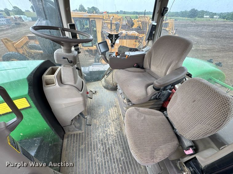 image for item DV4118 2013 John Deere 9560R Scraper Special 4WD tractor